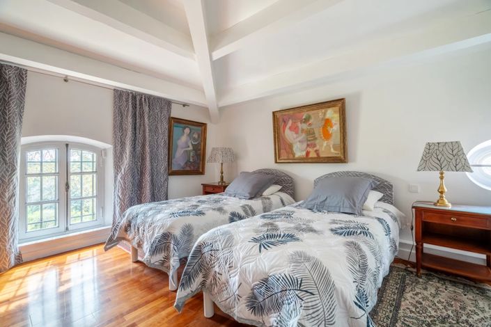 Image No.14-7 Bed Property for sale