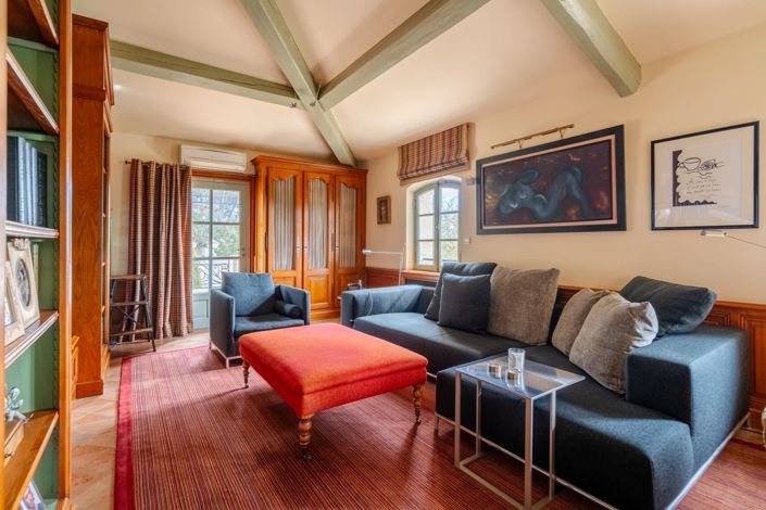 Image No.15-7 Bed Property for sale