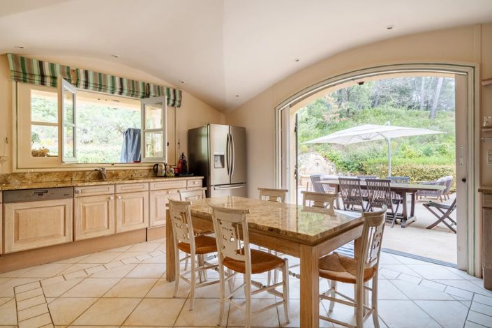 Image No.6-7 Bed Property for sale