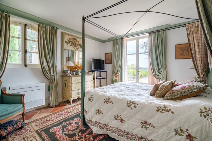 Image No.9-7 Bed Property for sale