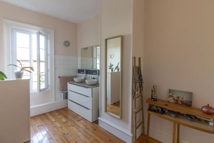 Image No.13-7 Bed House for sale