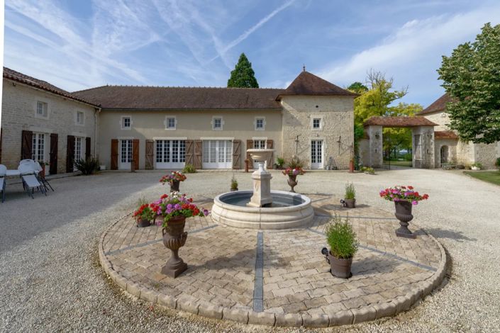 Image No.1-Maison de village de 13 chambres à vendre à Chef-Boutonne