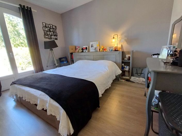 Image No.8-5 Bed House for sale