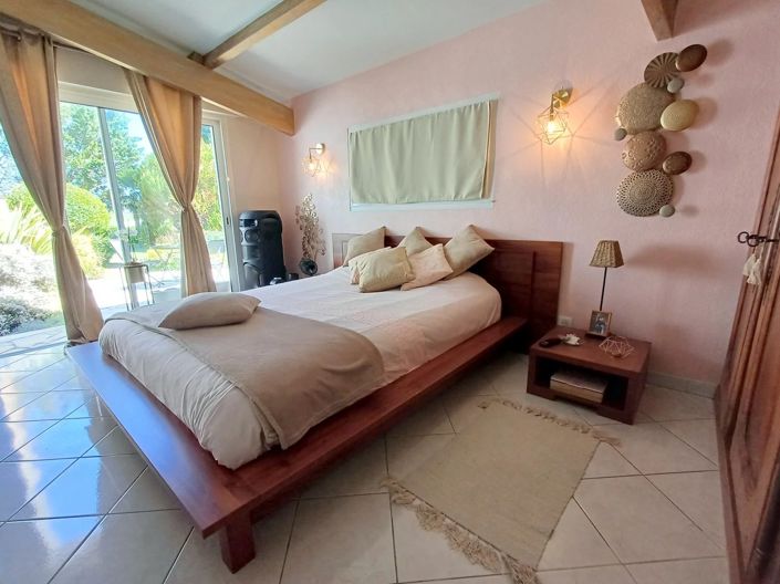 Image No.3-5 Bed House for sale