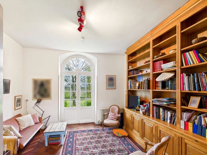 Image No.5-8 Bed House for sale