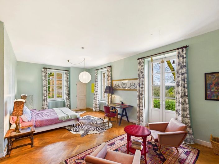 Image No.7-8 Bed House for sale