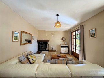 33a8d7fb4a2cb3687540deb1d6d6b896356cc796fc324