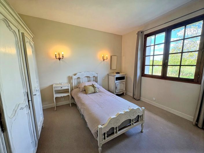 Image No.8-4 Bed House for sale