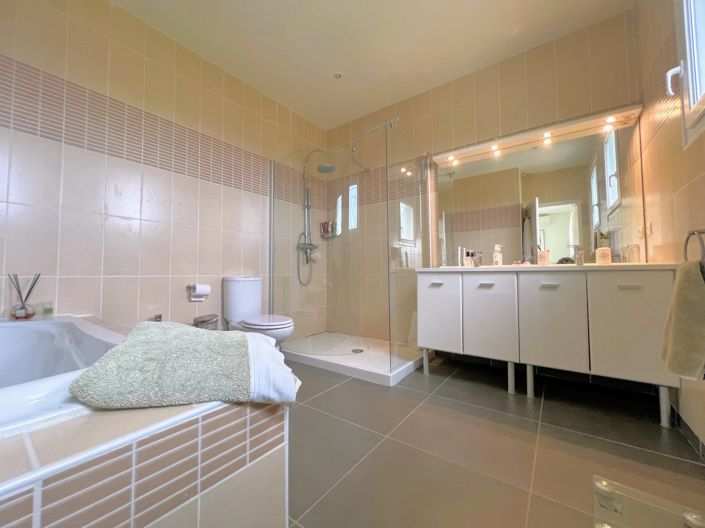 Image No.13-5 Bed House for sale