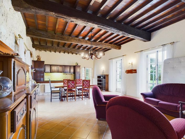 Image No.5-6 Bed House for sale