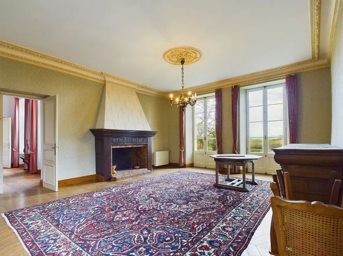 Image No.7-6 Bed House for sale