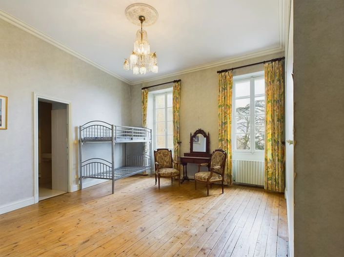 Image No.9-6 Bed House for sale