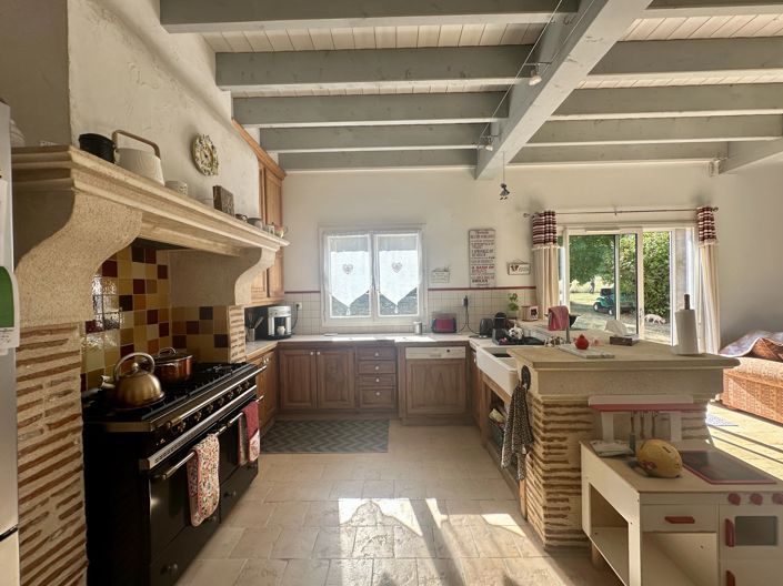 Image No.8-5 Bed House for sale