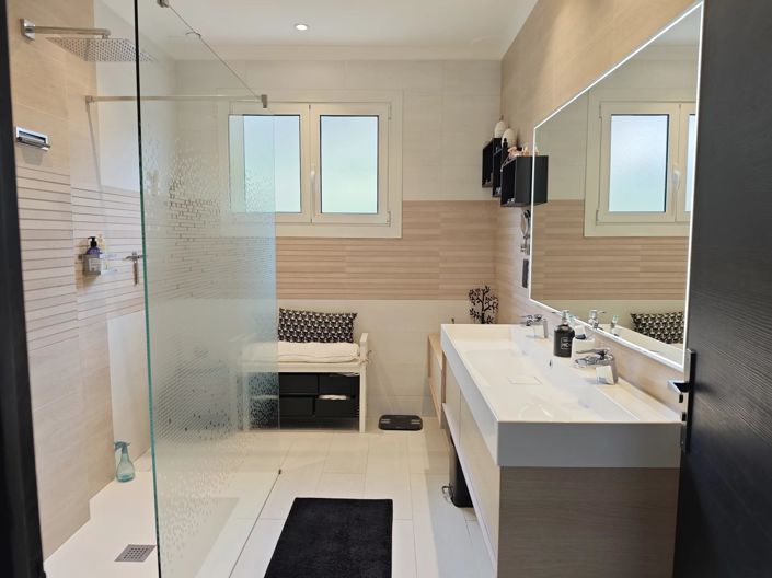 Image No.10-4 Bed House for sale