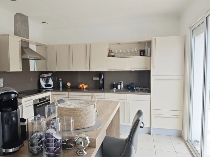 Image No.3-4 Bed House for sale