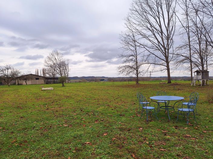 Image No.2-4 Bed House for sale