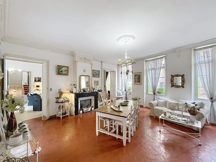 Image No.1-7 Bed House for sale