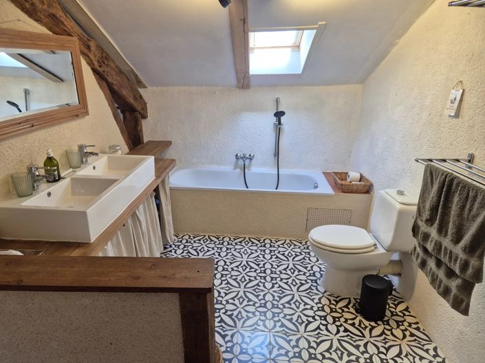 Image No.8-6 Bed House for sale