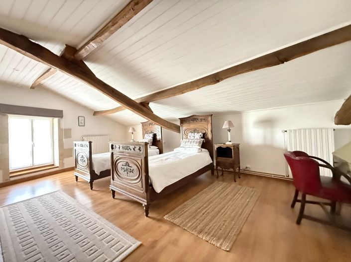 Image No.8-5 Bed House for sale