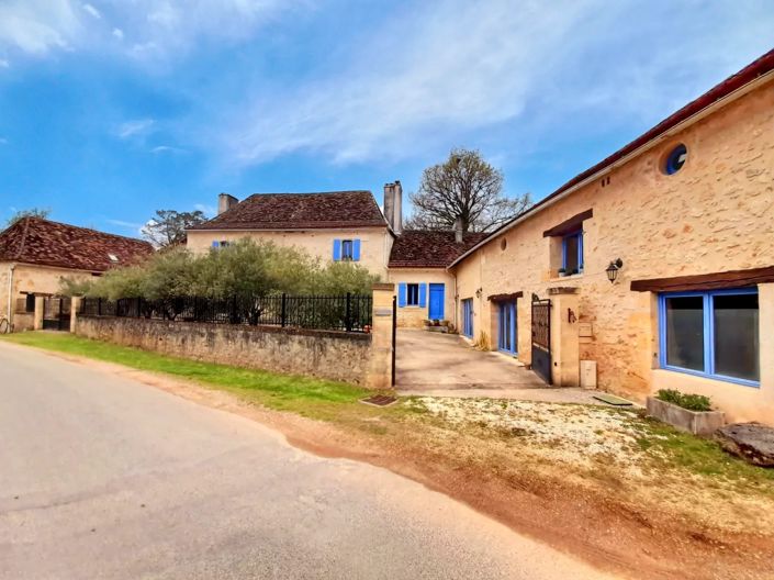 Image No.1-8 Bed House for sale