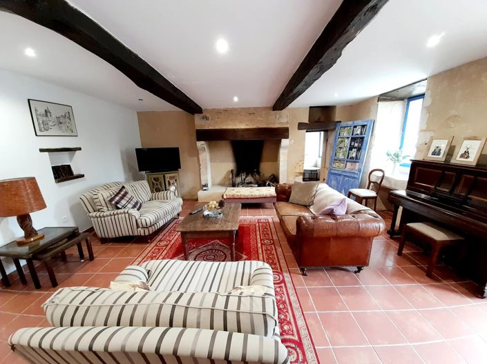 Image No.7-8 Bed House for sale