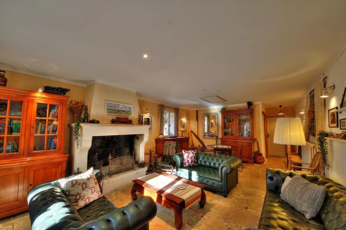 Image No.8-9 Bed House for sale