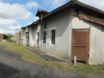 1 - Montemboeuf, Maison de village