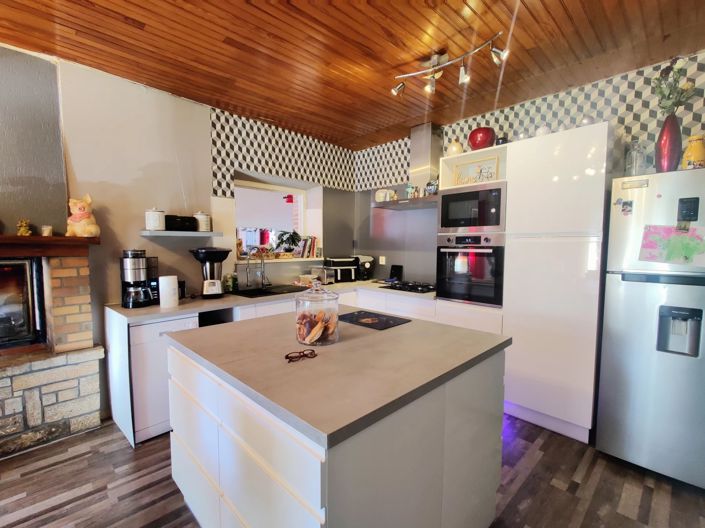 Image No.7-8 Bed House for sale