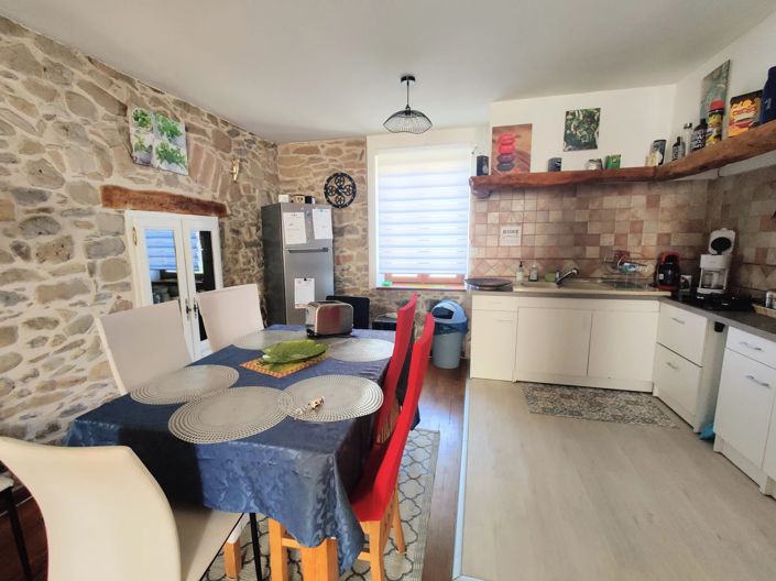 Image No.9-8 Bed House for sale