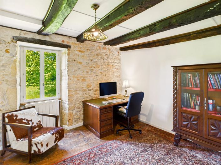 Image No.8-7 Bed House for sale