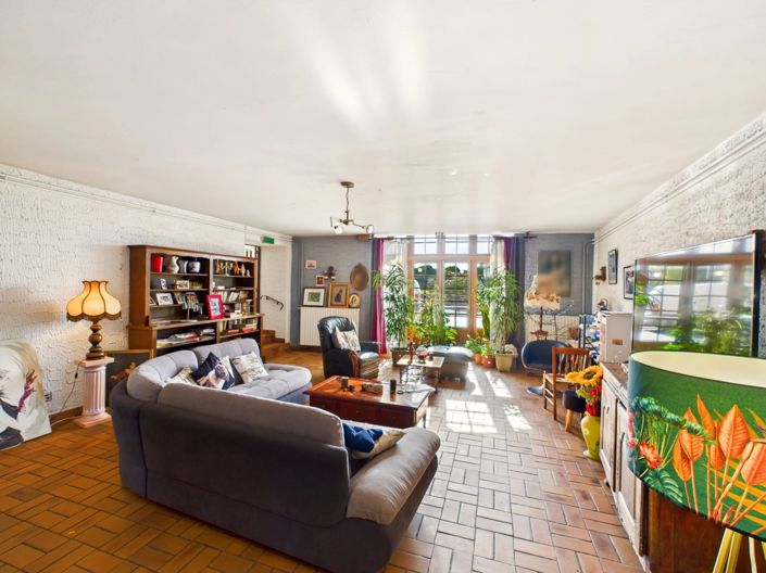 Image No.5-10 Bed House for sale