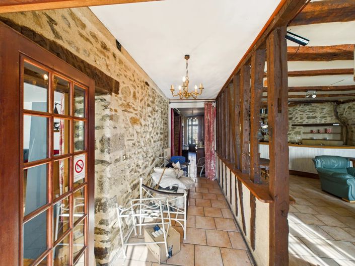 Image No.6-10 Bed House for sale