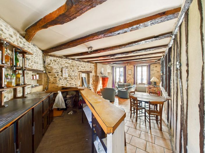 Image No.8-10 Bed House for sale