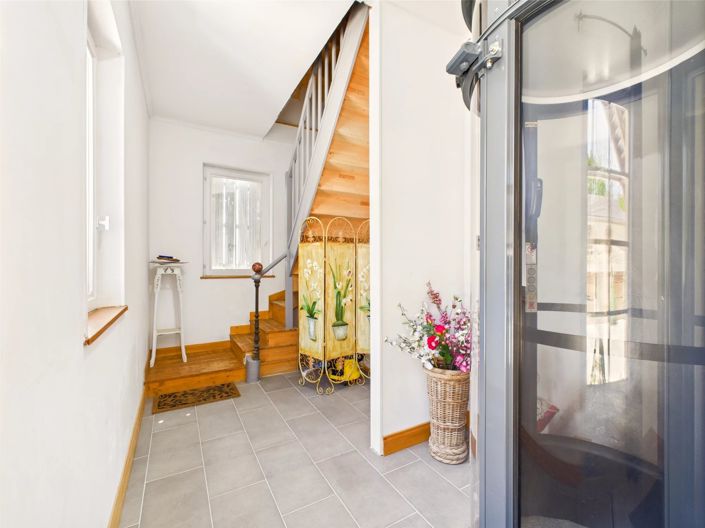 Image No.9-6 Bed House for sale