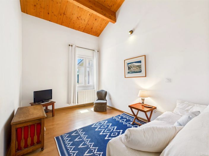 Image No.10-2 Bed House for sale