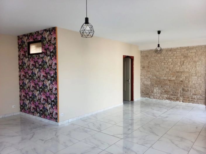 Image No.10-3 Bed House for sale