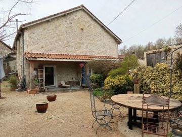 1 - Saint-Fraigne, House