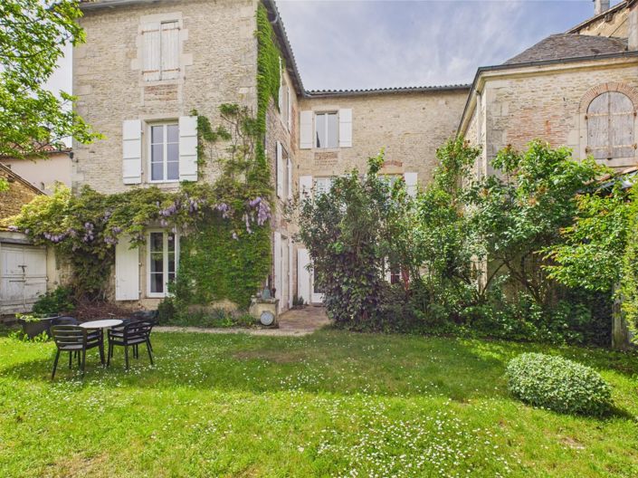 Image No.1-9 Bed House for sale