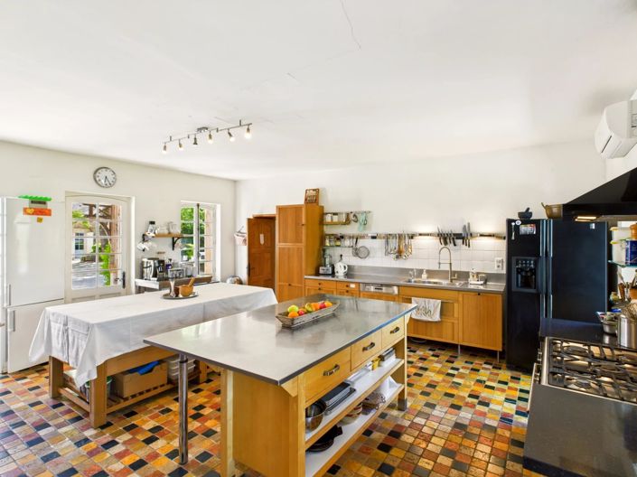 Image No.7-10 Bed House for sale