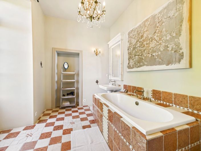 Image No.10-10 Bed House for sale