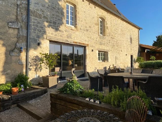 Image No.9-6 Bed House for sale