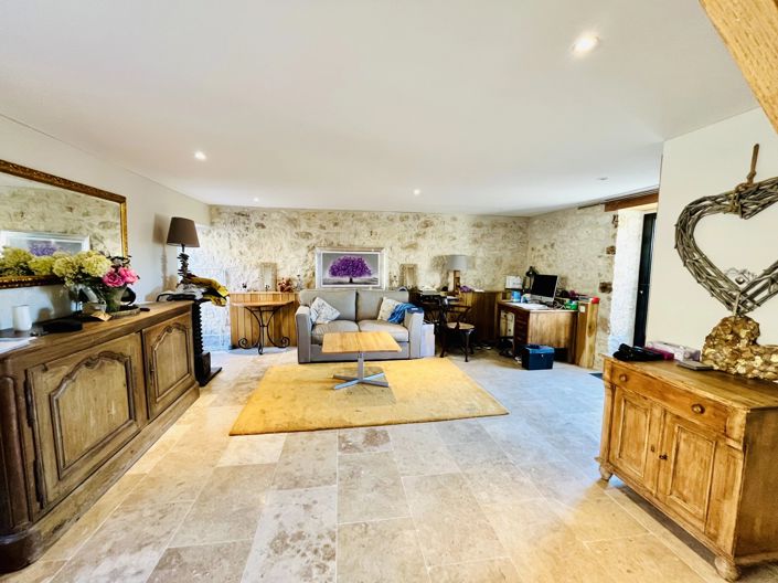 Image No.3-6 Bed House for sale