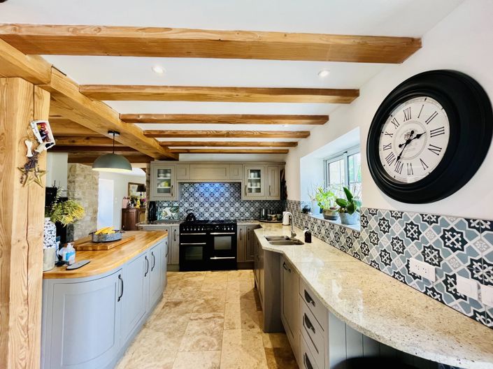 Image No.4-6 Bed House for sale