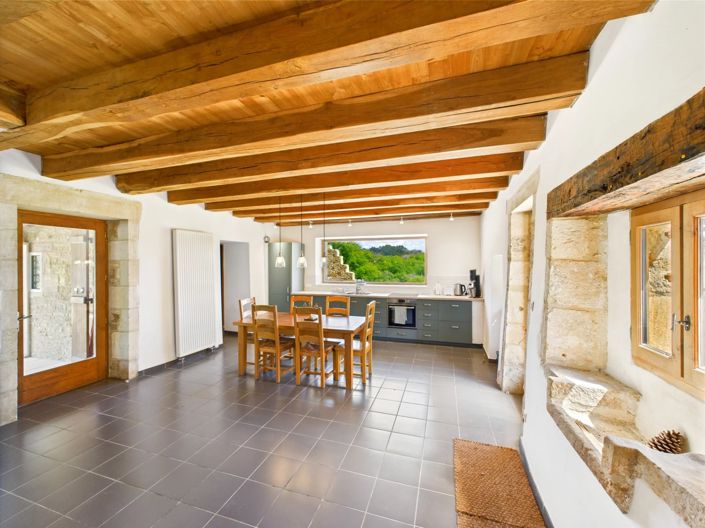 Image No.8-5 Bed House for sale