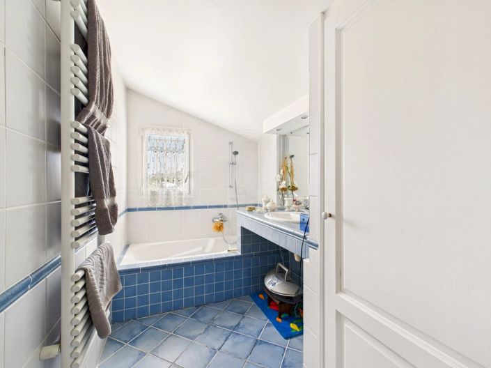 Image No.13-5 Bed House for sale