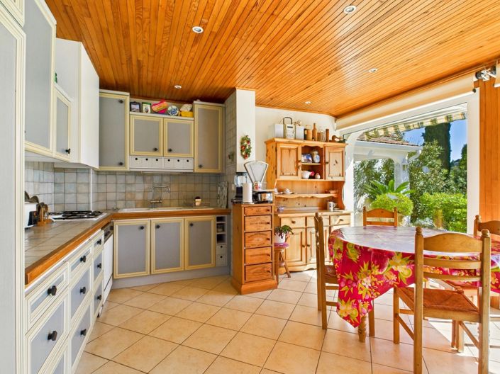 Image No.7-5 Bed House for sale