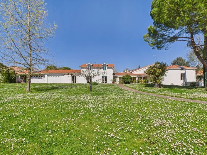 Image No.4-5 Bed House for sale