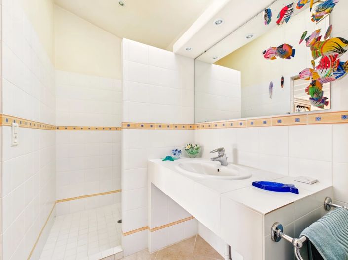 Image No.11-5 Bed House for sale