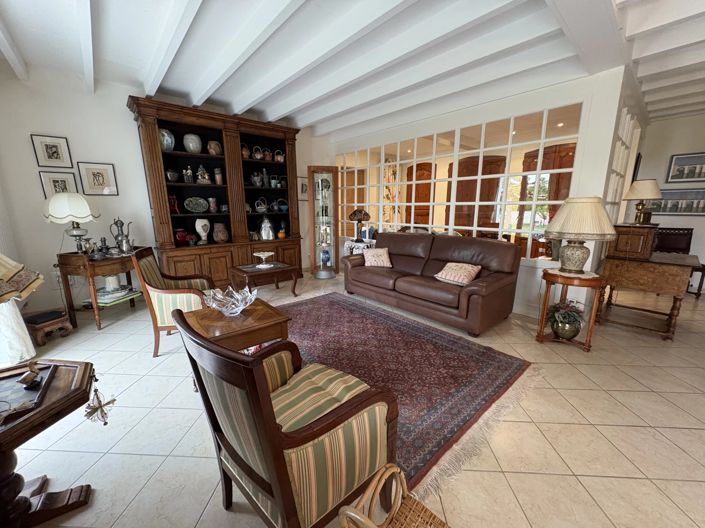 Image No.8-5 Bed House for sale