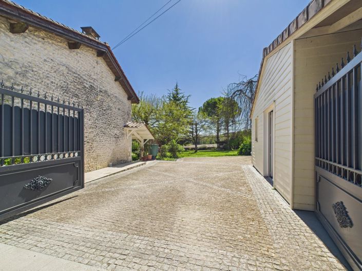 Image No.13-3 Bed Farmhouse for sale